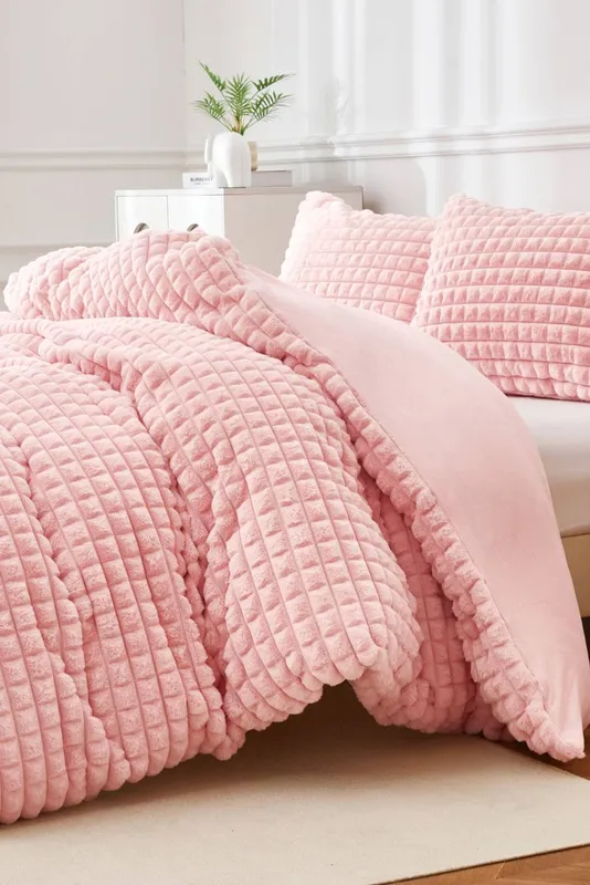 Ezysleep Super Soft Luxury Faux Fur Box Duvet in Pink Size: Single - Pink