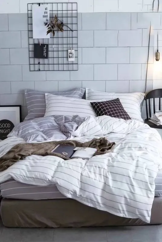 Ezysleep White Stripe Printed Duvet Set Size: King - White - Size: King