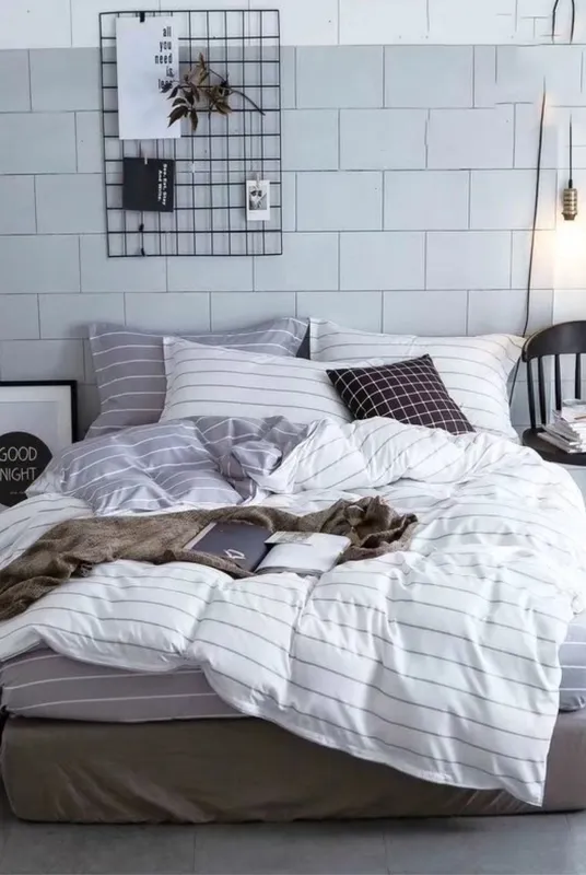 Ezysleep White Stripe Printed Duvet Set Size: Single - White