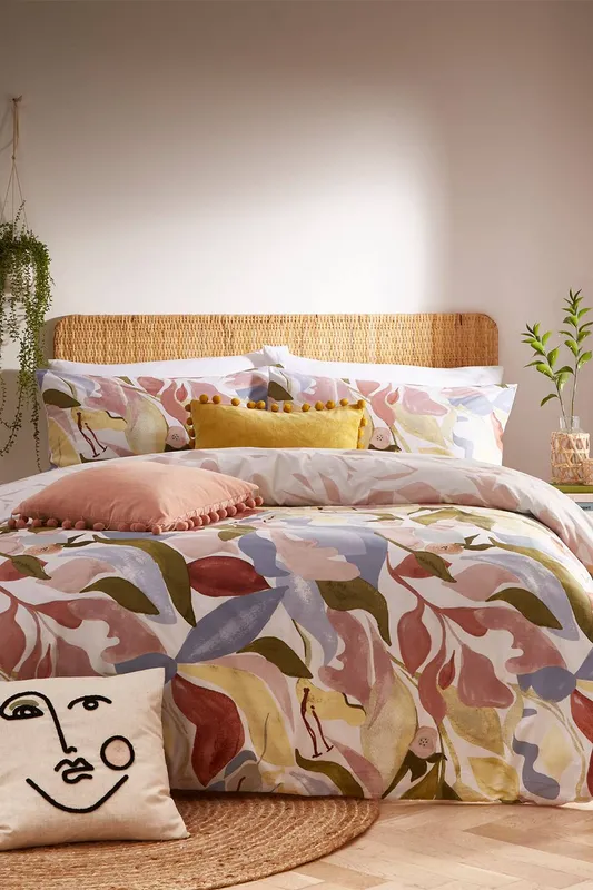 Furn Unisex Amarosa Abstract Floral Reversible Duvet Cover Set in Pink Size: Double Pink female