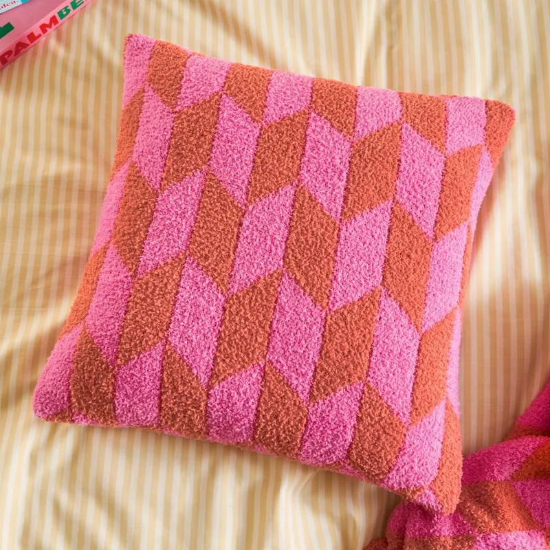 Furn Olsen Geometric Cushion in Fuchsia Size: 45cm x 45cm - Fuchsia