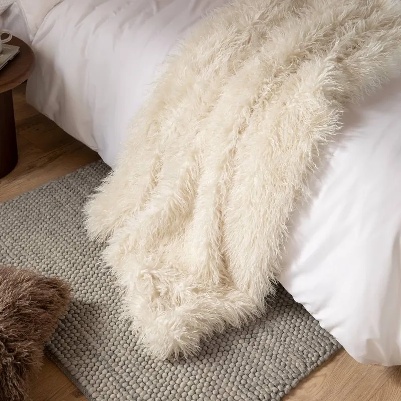Furn Rowan Faux Fur Throw in Ecru Size: 130cm x 170cm - Ecru