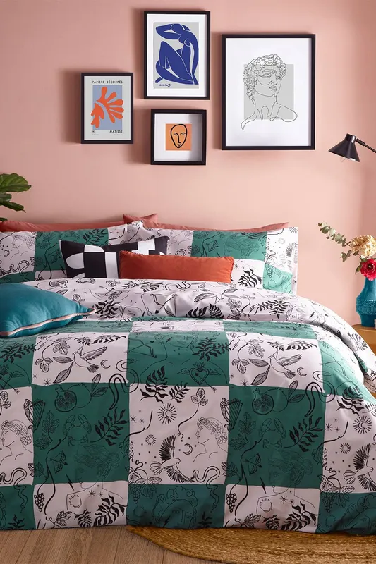 Furn Unisex Mythos Checkerboard Printed Reversible Duvet Cover Set in Jade Size: Single Jade female