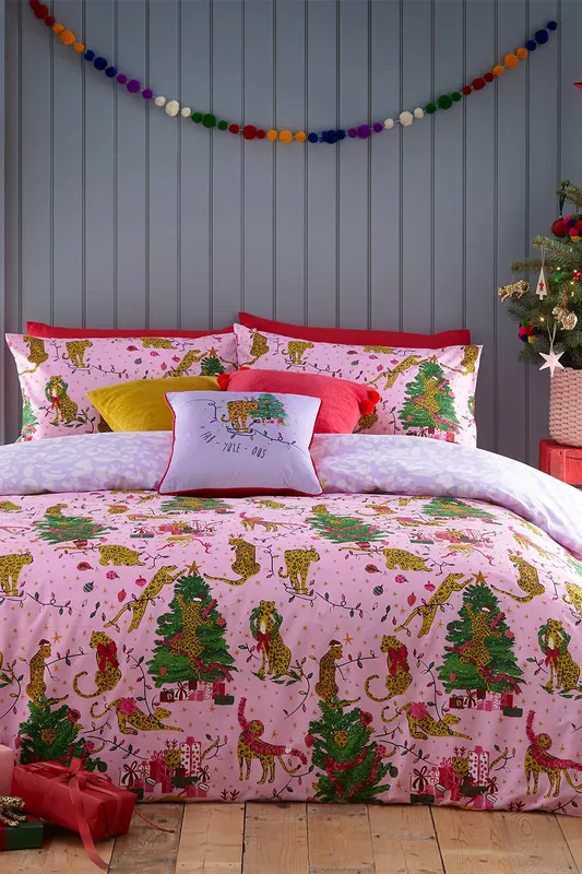 Furn Purrfect Christmas Reversible Duvet Cover Set Size: Double Multicolor