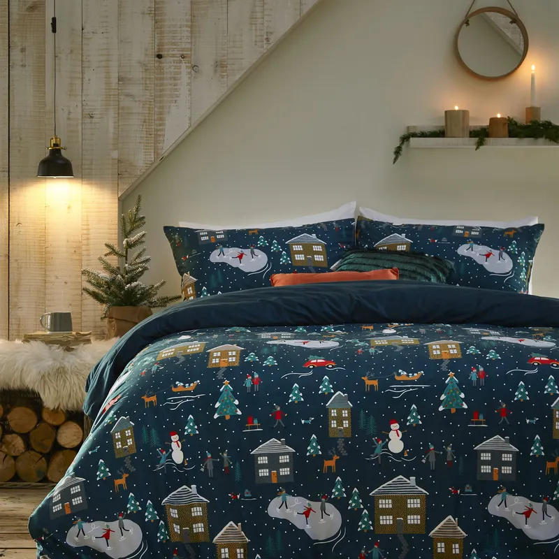 Furn Unisex Winter Pines Pyjama Fleece Festive Duvet Cover Set in Navy Size: Single Navy female