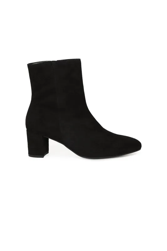 Gabor Unisex 'Dial'Heeled Ankle Boots in Black Size: 7.5 Black 7.5 female