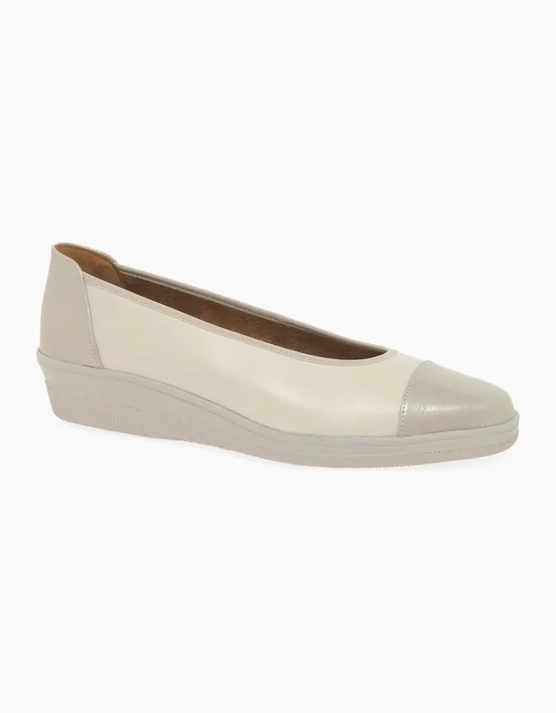 Gabor Women's Petunia Womens Accent Low Heeled Pumps - Tan - Size: 4