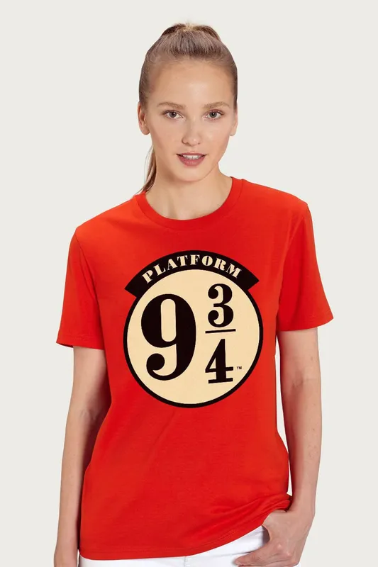 Harry Potter Women's Platform Nine & Three Quarters Relaxed Fit T-Shirt in Red Size: Medium Red M
