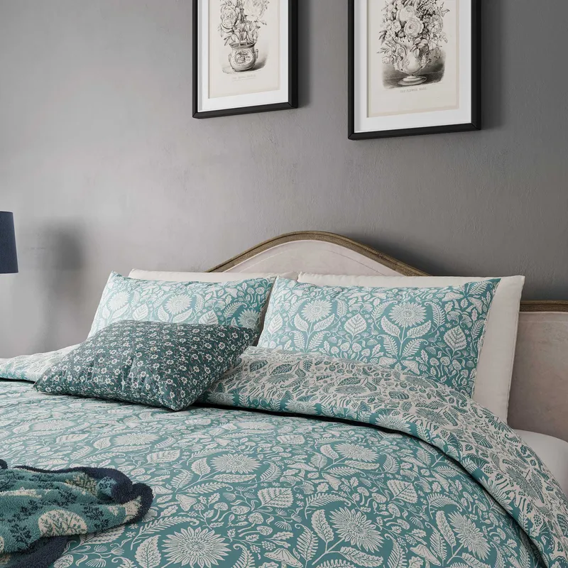 Helena Springfield Unisex 'Sunflowers' Cotton Duvet Cover Set in Teal Size: King Teal female