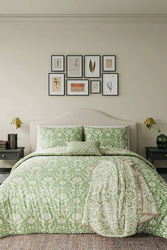 Helena Springfield Unisex 'Sunflowers' Cotton Duvet Cover Set in Green Size: Super King Green female