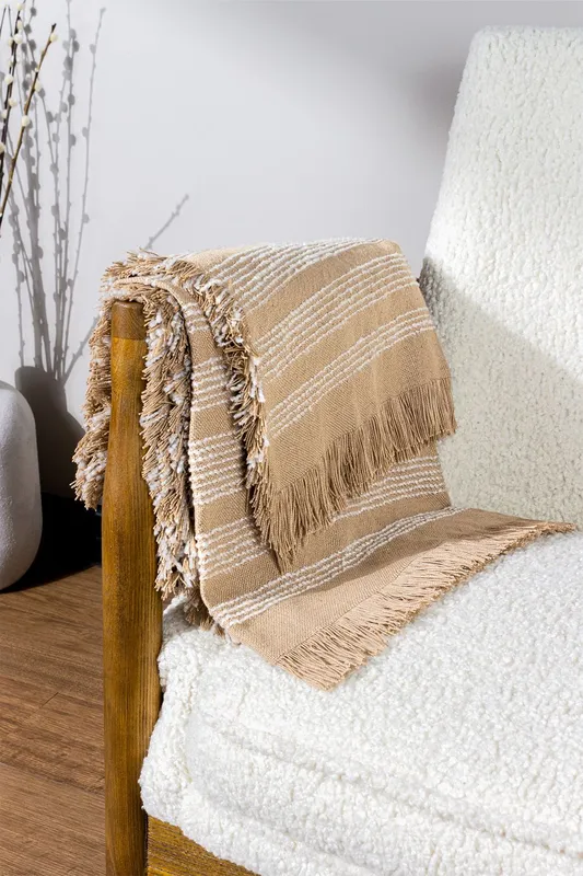 Hoem Jour Bouclé Yarn Woven Fringed Throw in Beige Size: 130 cm x 180 cm Beige