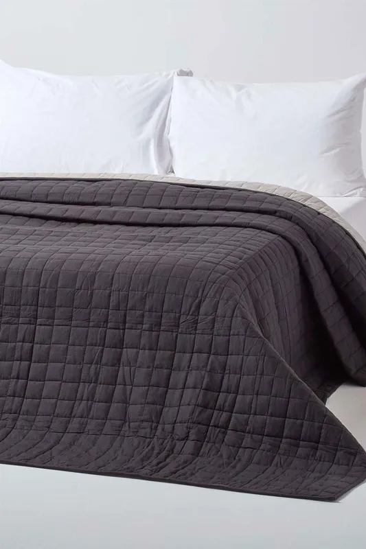 Homescapes Cotton Quilted Reversible Bedspread in Black Size: King Black King