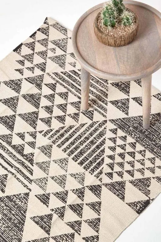 Homescapes Delphi Geometric Style 100% Cotton Printed Rug in Black Size: 160 cm x 230 cm Black 160 cm x 230 cm