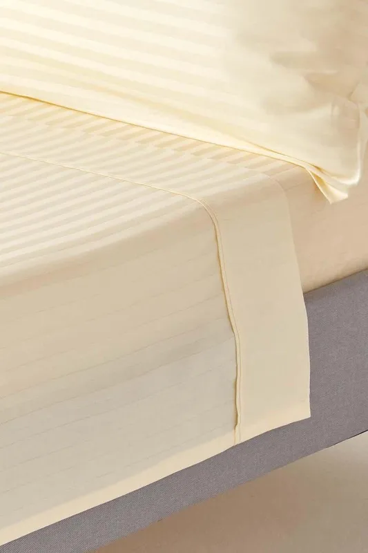 Homescapes - Pastel Yellow Egyptian Cotton Satin Stripe Flat Sheet 330 Thread Count, Double - Pastel Yellow