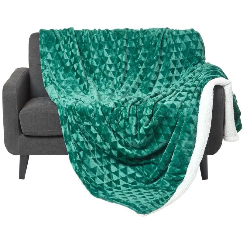 Homescapes - Emerald Green Geometric Triangle Velvet Throw, 160 x 200 cm