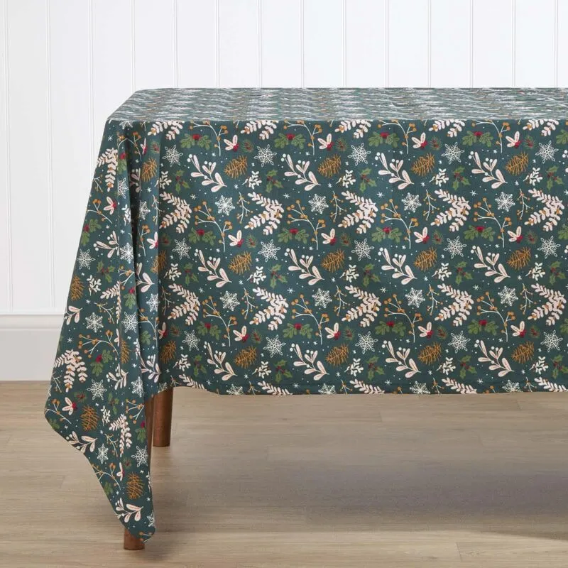 Homescapes - Festive Forest 100% Cotton Green Christmas Tablecloth 137 x 178 cm