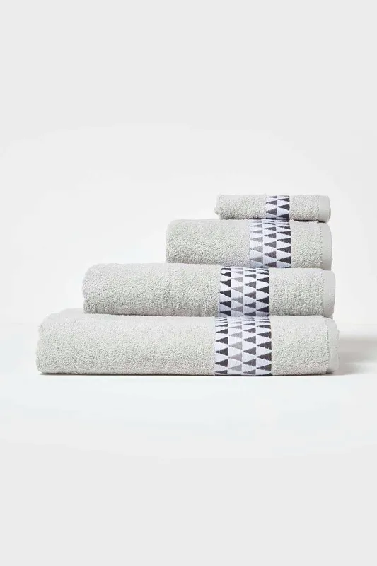 Homescapes Unisex Geometric 100% Cotton Towel in Grey Grey female