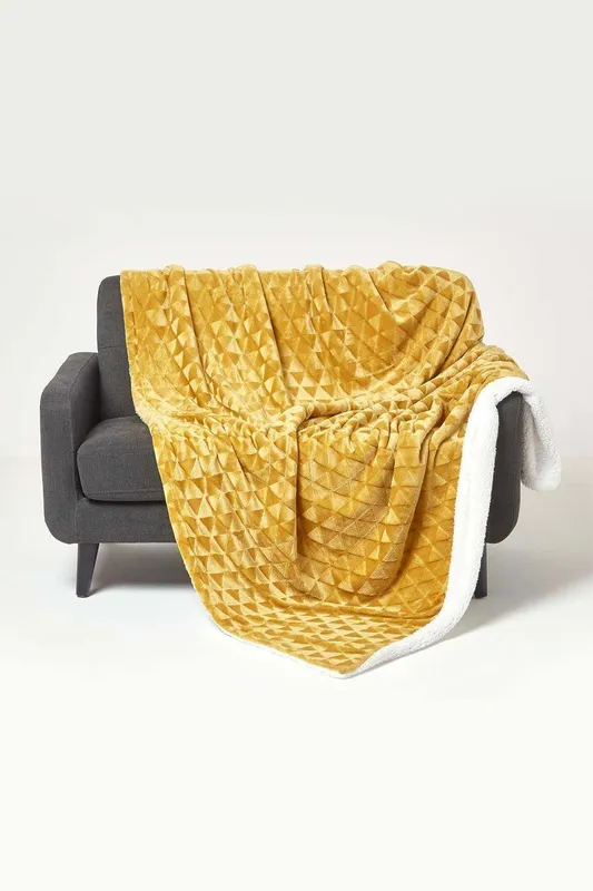 Homescapes Geometric Triangle Velvet Throw in Mustard Size: 160cm x 200cm - Mustard