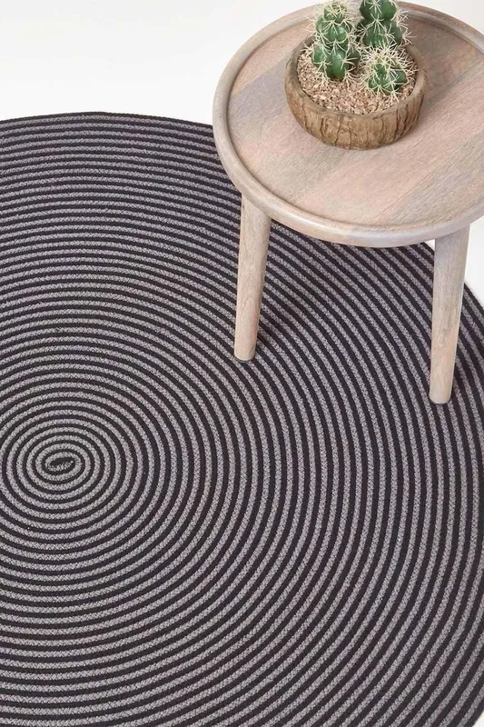Homescapes Handmade Woven Spiral Braided Rug in Grey Size: 120 cm diameter Grey 120 cm diameter