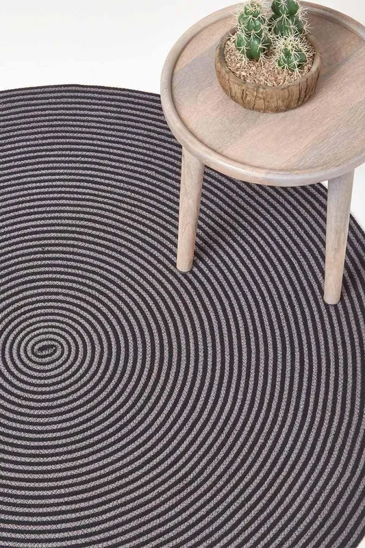 Homescapes Handmade Woven Spiral Braided Rug in Grey Size: 150cm diameter - Grey