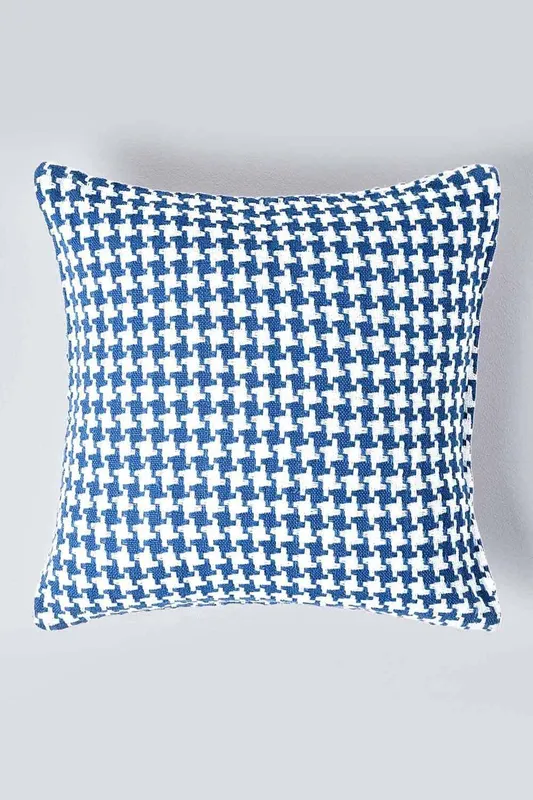 Homescapes Houndstooth 100% Cotton Cushion Cover in Blue Size: 60cm x 60cm - Blue