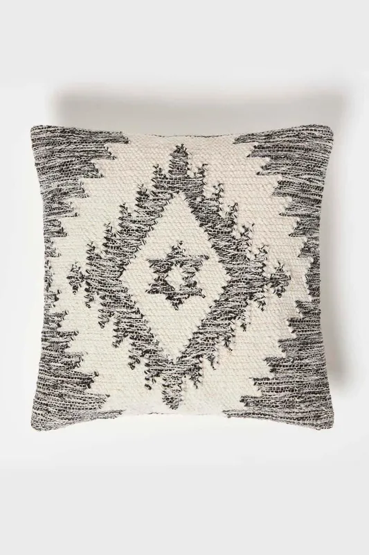 Homescapes Karu Handwoven Geometric Grey Kilim Cushion Size: 45 cm x 45 cm Grey 45 cm x 45 cm