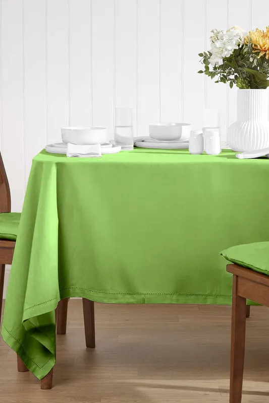 Lime Green Tablecloth 140 x 180 cm - Homescapes