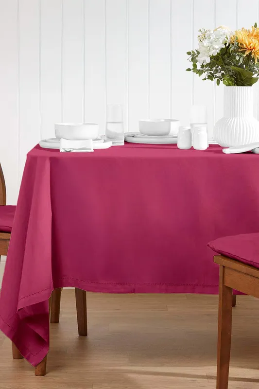 Homescapes - Plum Tablecloth 140 x 230 cm