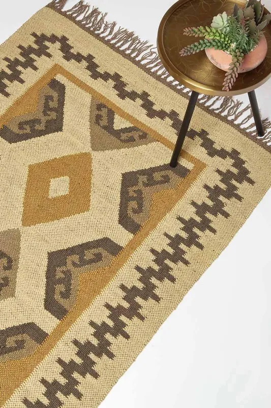 Homescapes Ravar Brown & Gold Kilim Wool Rug Size: 240cm x 300cm - Brown - Size: 240cm x 300cm