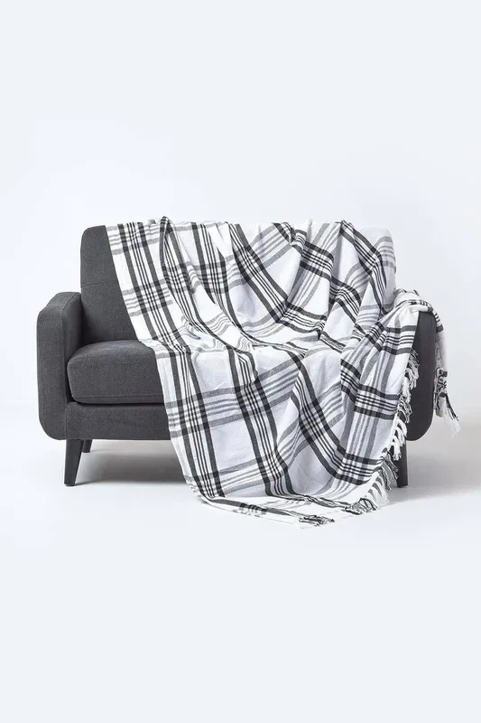 Homescapes Tartan Check Sofa & Bed Throw in White Size: 150cm x 200cm - White - Size: 150cm x 200cm
