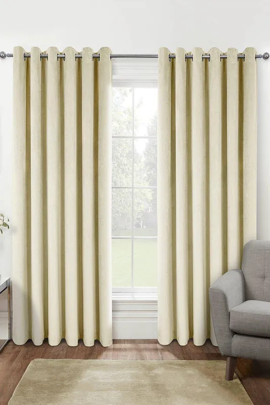 Homescapes - Thermal 100% Blackout Cream Velvet Curtains, 117 x 137 cm (46' x 54')