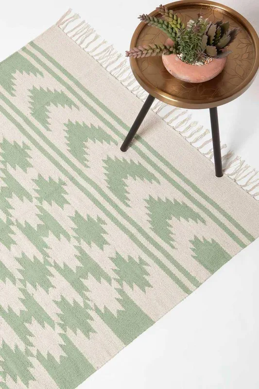 Homescapes Turin Green & Natural Kilim Cotton Rug Size: 240cm x 300cm - Green