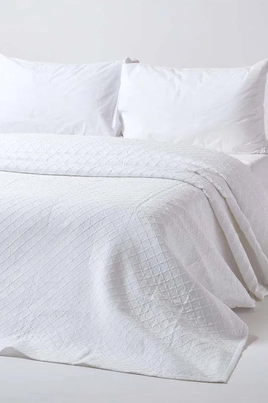 Homescapes Cotton Contemporary Diamond Pattern Bedspread in White Size: Single - White - Size: Single