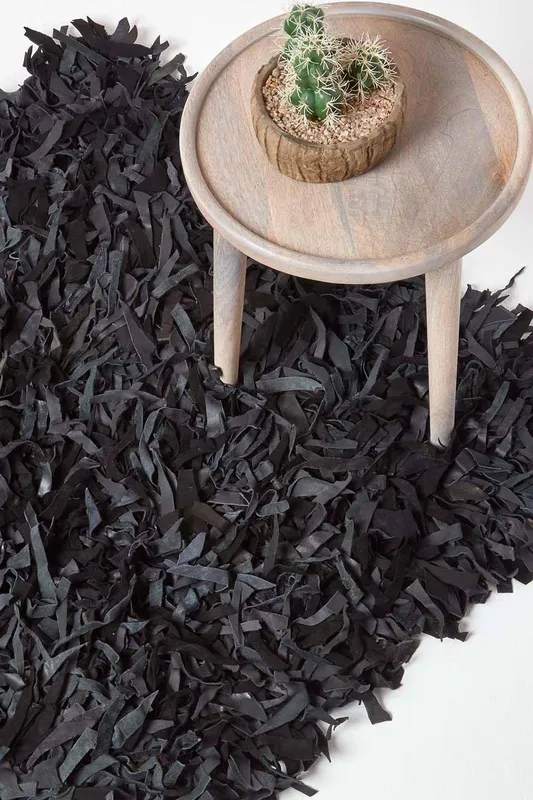 Homescapes Unisex Dallas Leather Shaggy Rug in Black Size: 90cm x 150cm Black 90cm x 150cm female