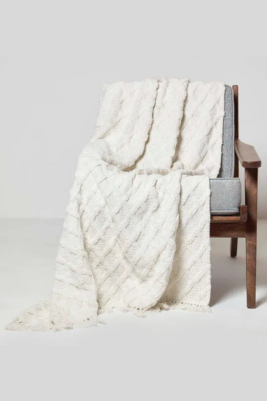Homescapes Diamond Cotton Tufted Throw in White Size: 125 cm x 150 cm White 125 cm x 150 cm