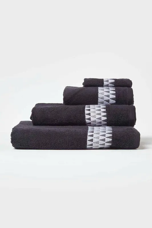Homescapes Unisex Geometric 100% Cotton Towel in Black Black female