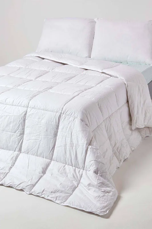 Homescapes Indulgent Pure Mulberry Silk Blend 13.5 Tog Autumn/Winter Duvet in White Size: Single - White