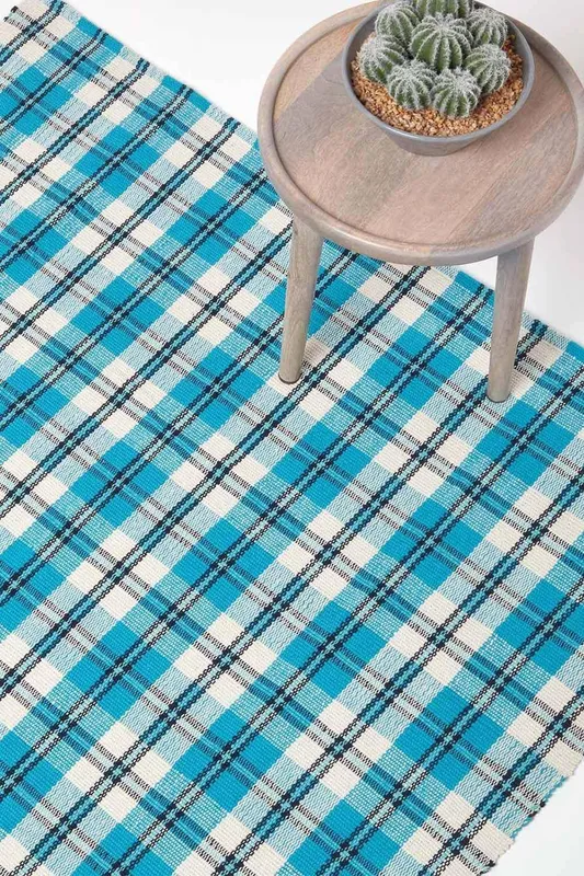 Homescapes Irvine Handwoven Blue Tartan 100% Cotton Rug Size: 150cm x 240cm - Blue - Size: 150cm x 240cm