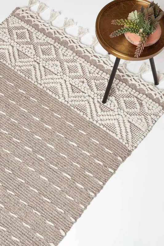 Homescapes Patna Beige & Natural Kilim Wool Rug Size: 90 cm x 150 cm Natural
