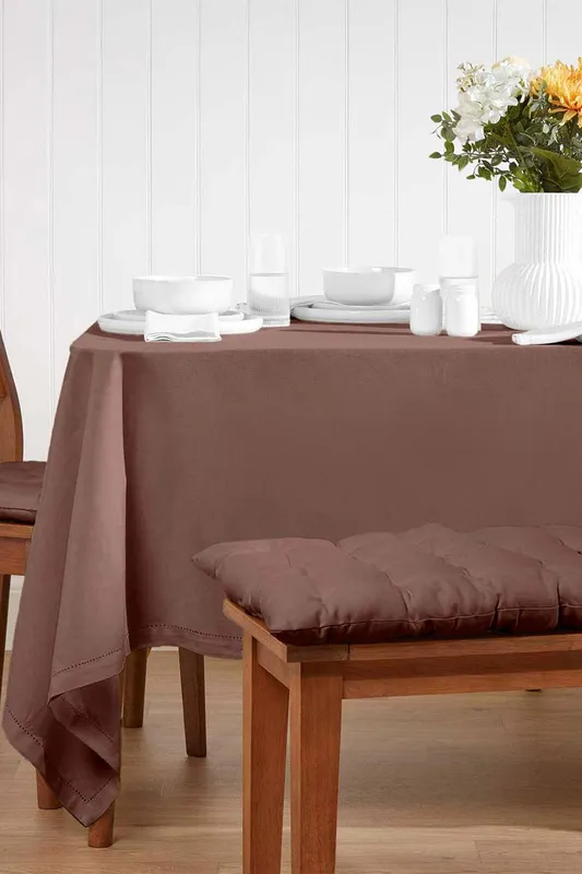 Chocolate Brown Tablecloth 140 x 230 cm - Homescapes