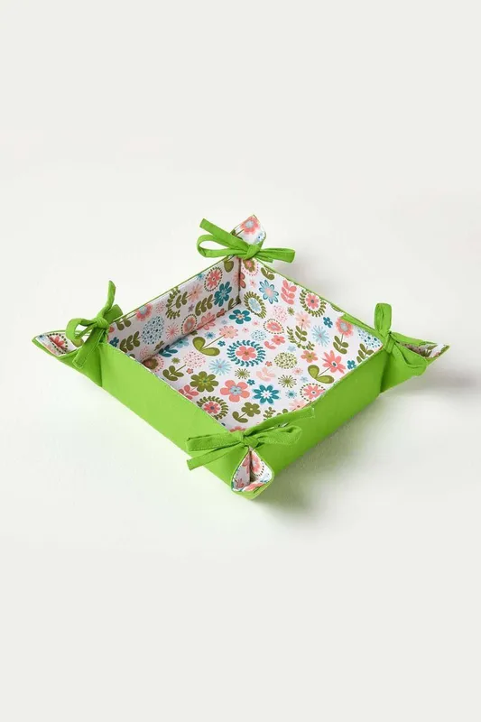 Homescapes Retro Flower Reversible Bread Basket in Green - Green - Size: One Size