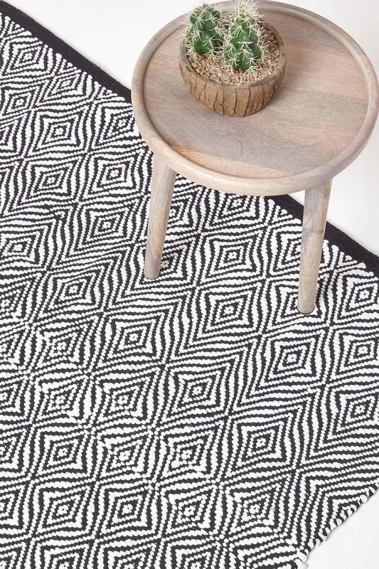 Homescapes Unisex Trance Black & White Diamond Pattern Fibre Rug Size: 160cm x 230cm Black female