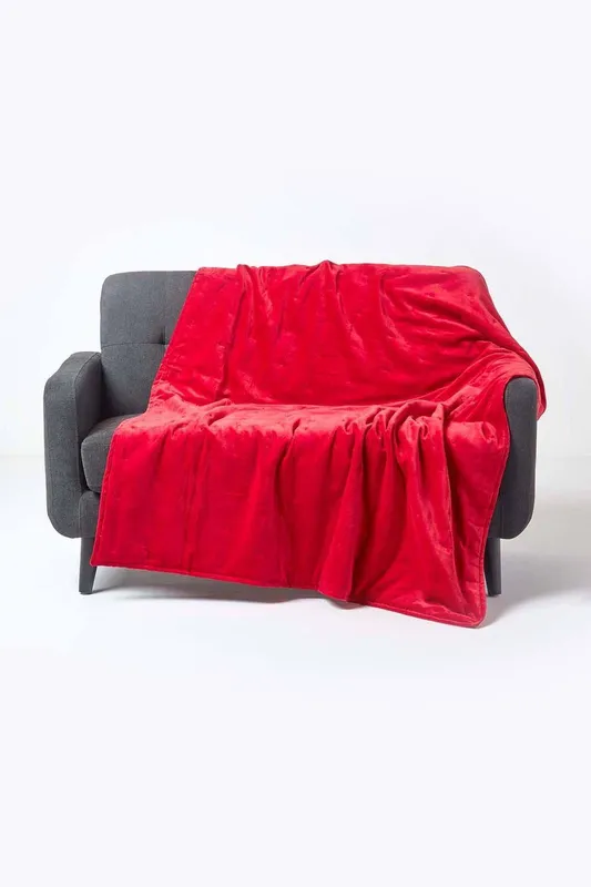 Red Velvet Quilted Throw, 125 x 150 cm - Homescapes