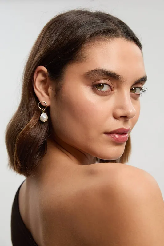 Karen Millen Women's Modern Pearl Earrings in Gold - Gold