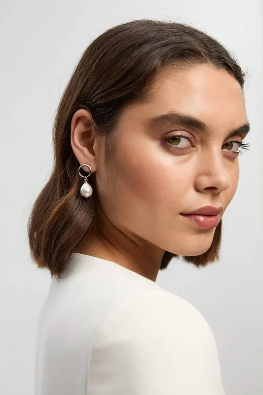 Karen Millen Women's Modern Pearl Earrings in Silver - Silver