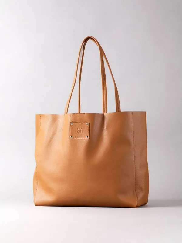Lakeland Leather Women's 'Tarn' Leather Bucket Bag in Tan - Tan
