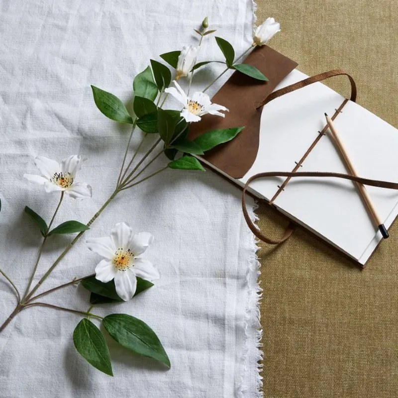 Lemon Pavilion Furniture and Decor Florida Clematis - Plastic - L25 x W25 x H77 cm - White White