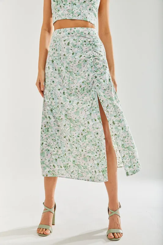 Liquorish Women's Green Floral Midi Skirt Size: 14 Green 14