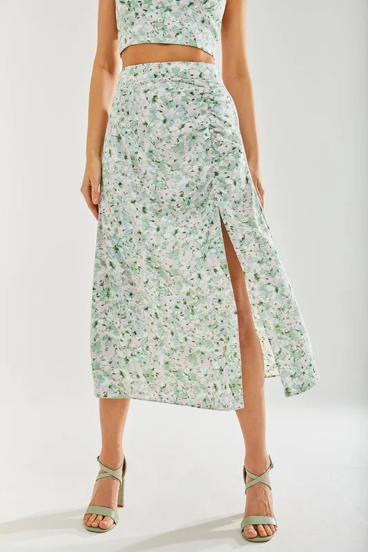 Liquorish Women's Green Floral Midi Skirt Size: 8 Green 8