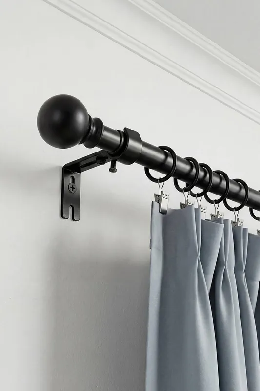 Living and Home Unisex Glossy Black Metal Telescopic Curtain Rod w/ Brackets Size: 180cm Black 180cm female
